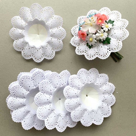 Medium Paper Lace Flower Bouquet Holders in White ~ Set of 25 ~ 5-1/8" across